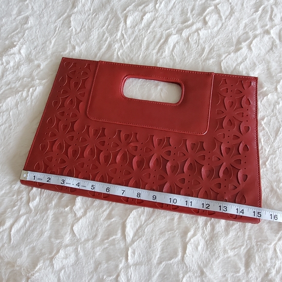 FREE w/$25 Purchase! - Red Floral Clutch by CATO - Picture 3 of 7